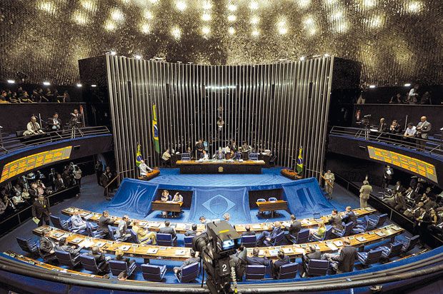 Senado conclui votação em 1º turno da PEC do teto de gastos