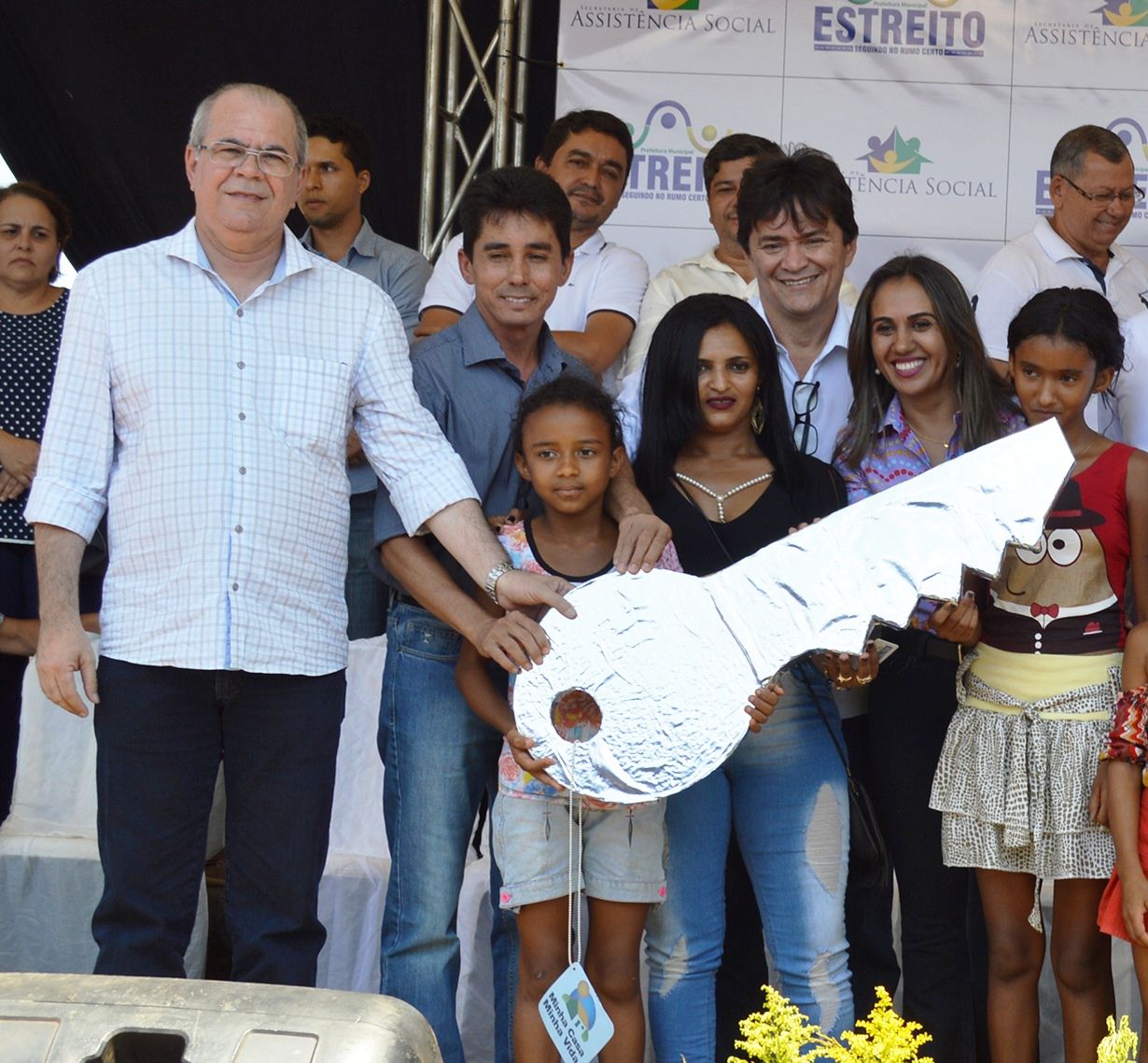 Durante inauguração de conjunto habitacional Hildo Rocha garante recursos para Centro de Convivência de Idosos em Estreito