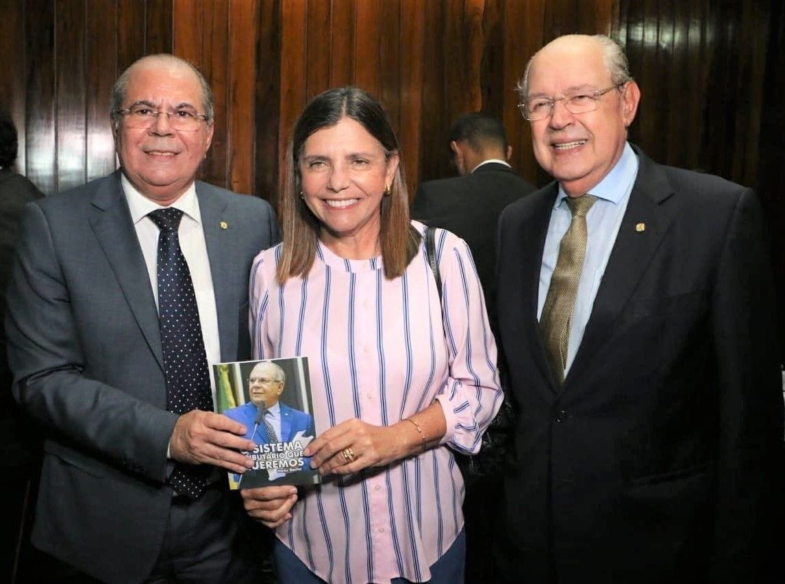 Roseana Sarney e várias outras personalidades da política nacional prestigiam lançamento de livro do deputado Hildo Rocha