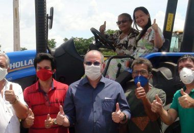 Hildo Rocha entrega patrulha mecanizada para agricultores de Amarante