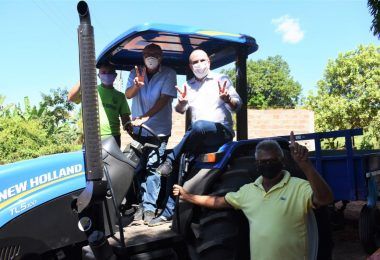 Hildo Rocha e César Pires entregam patrulha agrícola ao Sintraf de Lago dos Rodrigues