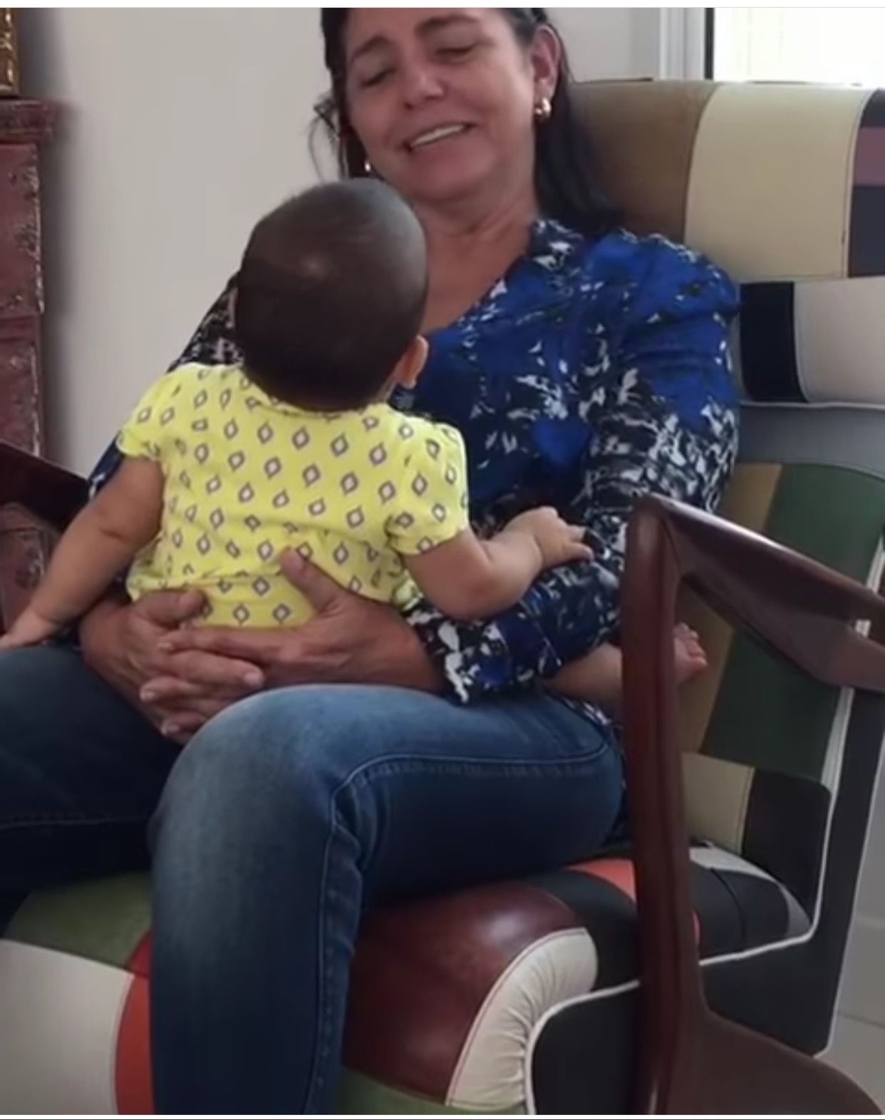 Cumprindo regras de isolamento, Roseana Sarney grava vídeo cantando toada de bumba-meu-boi para sua neta