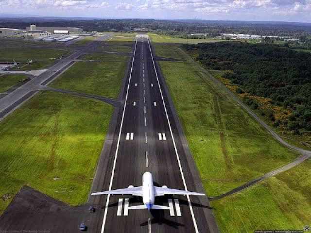 Durante evento com a presença de Bolsonaro, ministro garante construção do aeroporto de Barra do Corda