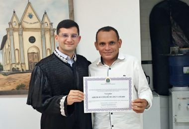 Juiz eleitoral Queiroga Filho diploma o vereador eleito Dedé em Barra do Corda