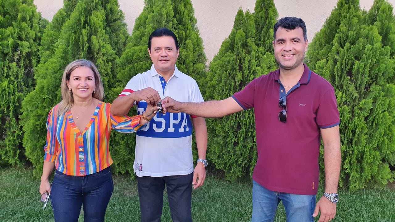 Prefeito eleito Rigo Teles acaba de receber em sua residência a chave da prefeitura de Barra do Corda