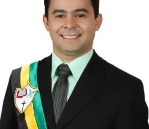 Prefeito Eric Costa diz que não entregará a faixa de prefeito a Rigo Teles