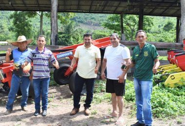Deputado Hildo Rocha melhora as condições de trabalho de agricultores com mecanização em Bom Jesus das Selvas
