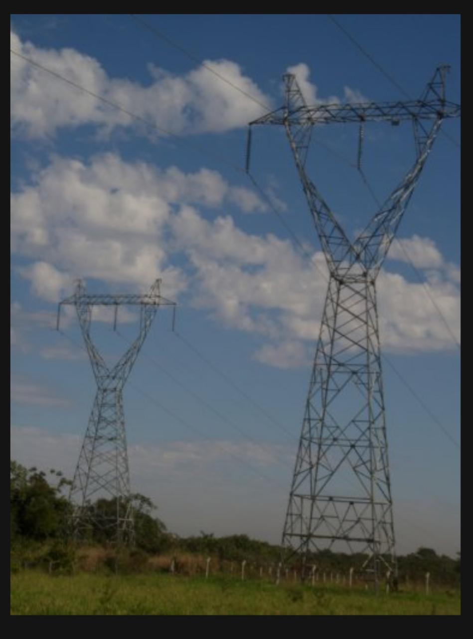 Indígenas tentam derrubar torre de energia da Eletronorte entre os municípios de Barra do Corda e Grajaú, no Maranhão