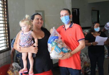 Prefeito Fernando Pessoa determina distribuição de cestas básicas para famílias de alunos em Tuntum