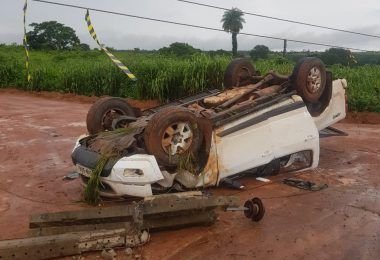 Acidente na BR 226 na entrada de acesso ao povoado Boa Sorte provocou desligamento da energia em várias localidades.