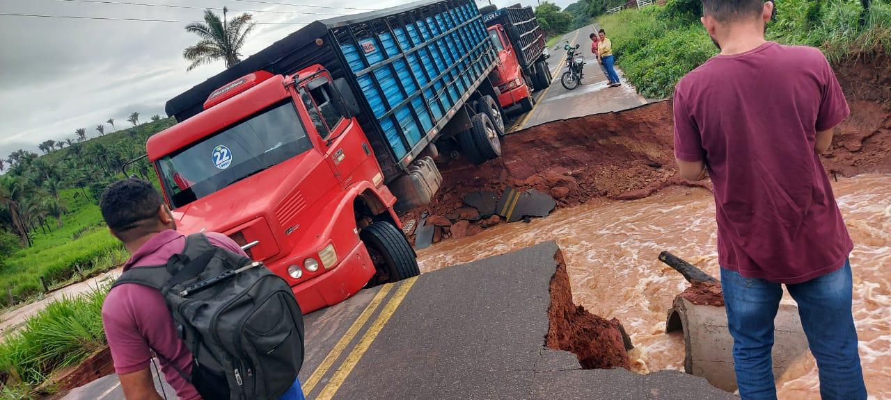 URGENTE!! MA-012 acaba de romper em trecho entre São Roberto e Esperantinópolis, no Maranhão