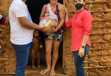 AÇÃO SOLIDÁRIA: Prefeito Júnior do Posto realiza entrega de centenas de cestas básicas em Itaipava do Grajaú