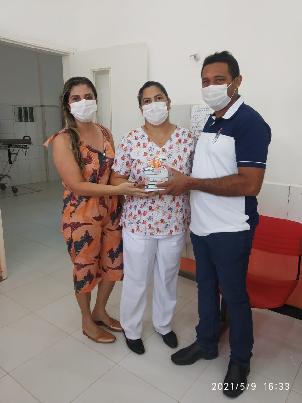 Dia Das MÃes Prefeito Arnóbio Entrega Presentes No Hospital Municipal De Jenipapo Dos Vieiras 9061