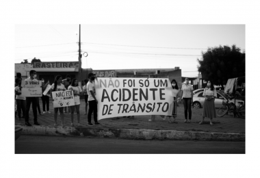 Manifestantes pedem justiça após criança morrer em acidente de transito na cidade de Grajaú