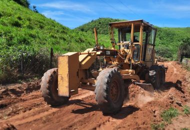 Prefeito Rigo Teles inicia trabalhos de recuperação da estrada que liga a Br-226 ao povoado Três Lagoas do Manduca