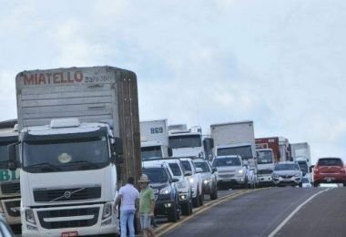 PAÍS SEM ORDEM!! Índios guajajaras bloqueiam novamente a Br-226 entre Barra do Corda e Grajaú, no MA