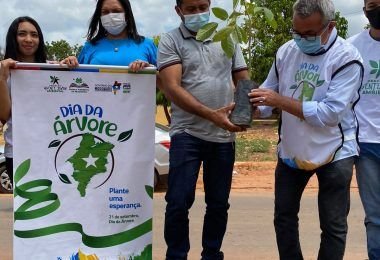 DIA DA ÁRVORE: Prefeito Arnóbio realiza plantio de mudas de árvores em Jenipapo dos Vieiras