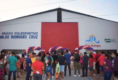 Inaugurada, em Nina Rodrigues, quadra coberta poliesportiva financiada com emenda do deputado Hildo Rocha