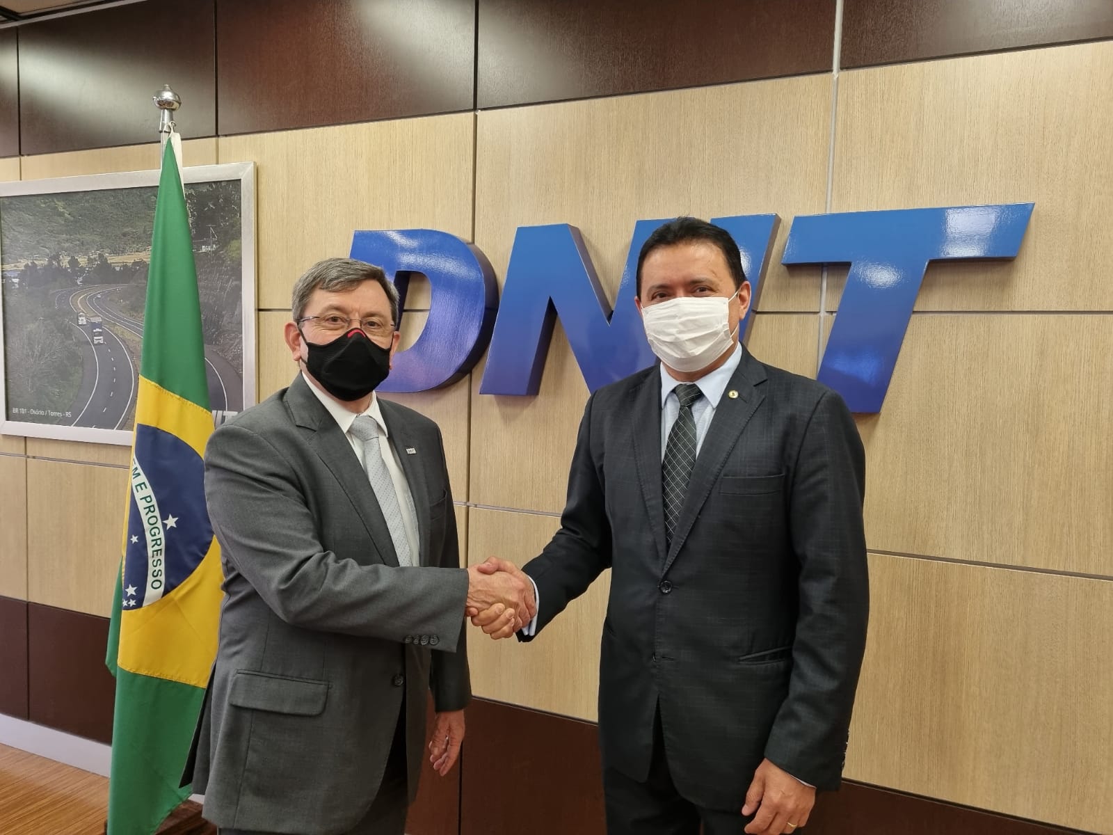 Prefeito Rigo Teles se reúne em Brasília com Diretor-geral do DNIT e pede melhorias urgentes para a Br-226