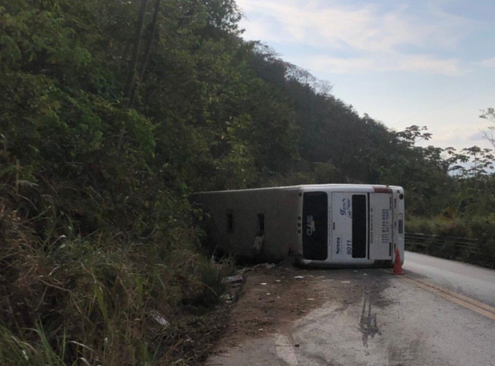 22/10: Ônibus de Barra do Corda tomba no Ceará, deixa três mortos e mais de 30 feridos