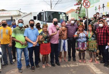 Hildo Rocha entrega caminhão compactador de lixo para prefeitura de Grajaú