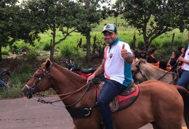 Prefeito Arnóbio e primeira-dama Elane participam de "Cavalgada entre Amigos" em Jenipapo dos Vieiras
