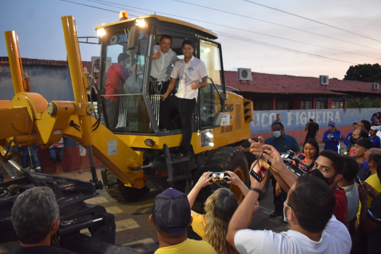 Prefeito Rigo Teles pede e senador Roberto Rocha faz doação de patrol ao município de Barra do Corda