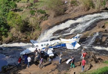 Cantora Marília Mendonça morre em acidente aéreo em Minas Gerais