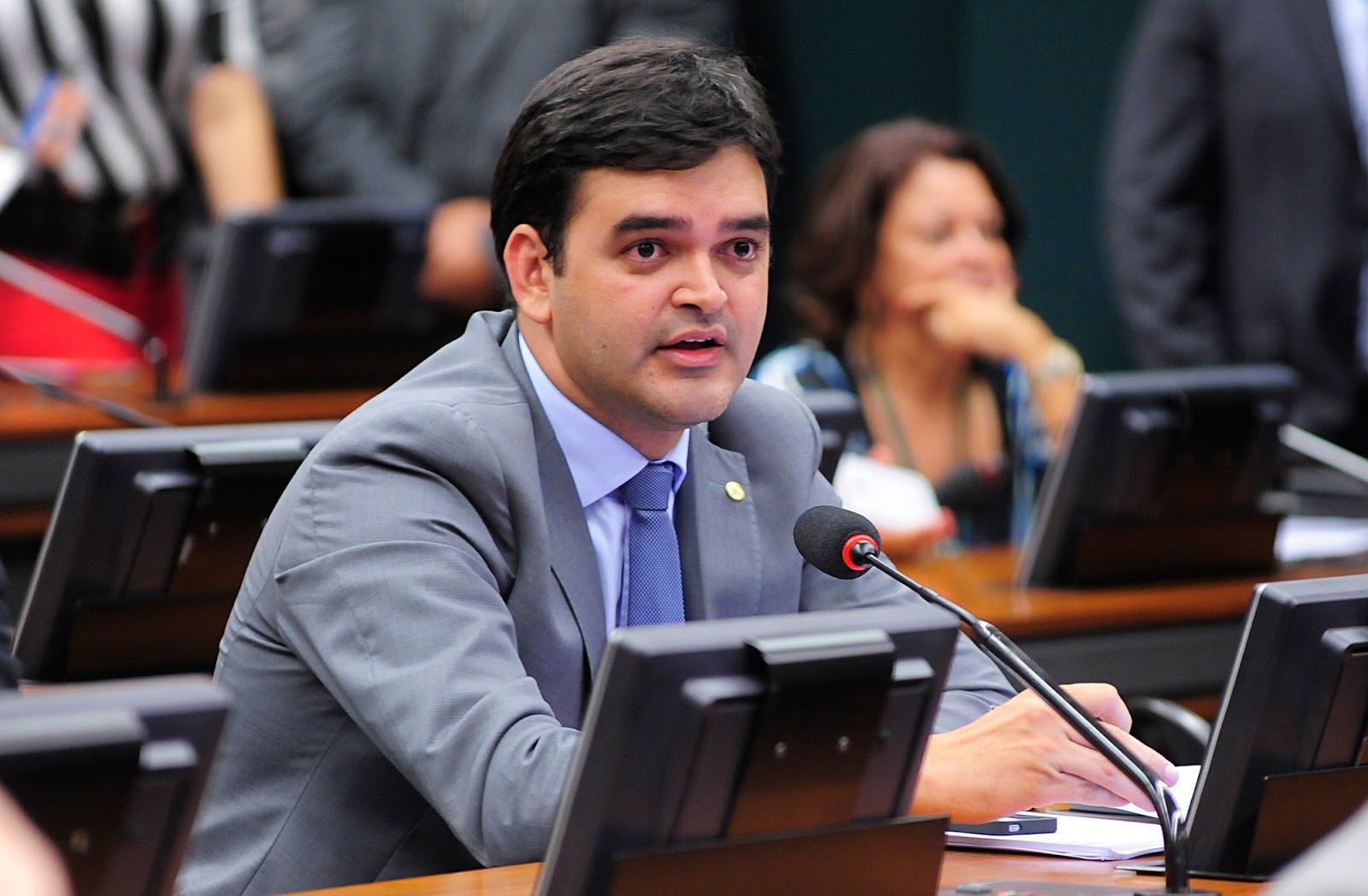 Deputado Federal do Maranhão é contra operações da PF "batendo em portas de ladrões" as 5h da manhã
