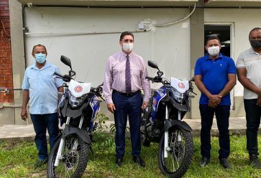 Prefeito Arnóbio Martins consegue duas motocicletas para a segurança pública de Jenipapo dos Vieiras