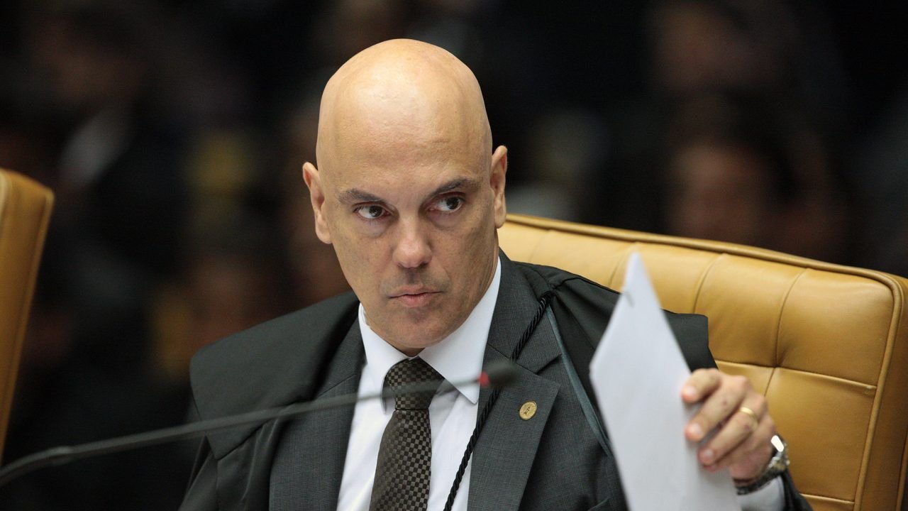 Alexandre de Moraes suspende parte da Lei 14.230/21 relatada por Weverton Rocha e aprovada pelo Congresso