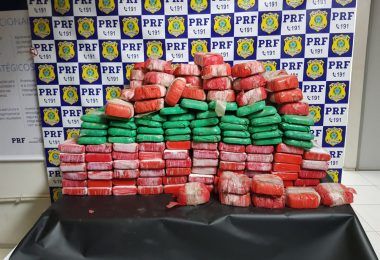 10/05: PRF apreende quase 300kg de cocaína durante abordagem em veículo no Maranhão