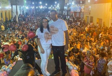 Prefeito Arnóbio realiza mega festa para as mães em Jenipapo dos Vieiras