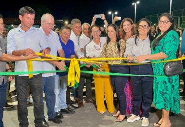 Prefeita Raimunda do Josemar entrega praça, quadra poliesportiva e escola reformada em Fernando Falcão