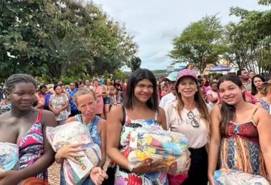 3 DE ABRIL: Abigail entrega cestas básicas e peixes em seis municípios no último final de samana