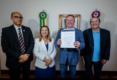 Iracema Vale participa do ato de assinatura da MP que institui programa 'Casa Esperança'