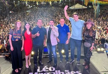 SÃO JOÃO: Léo Magalhães e Alanzinho Coreano arrastam um mar de pessoas em Barra do Corda