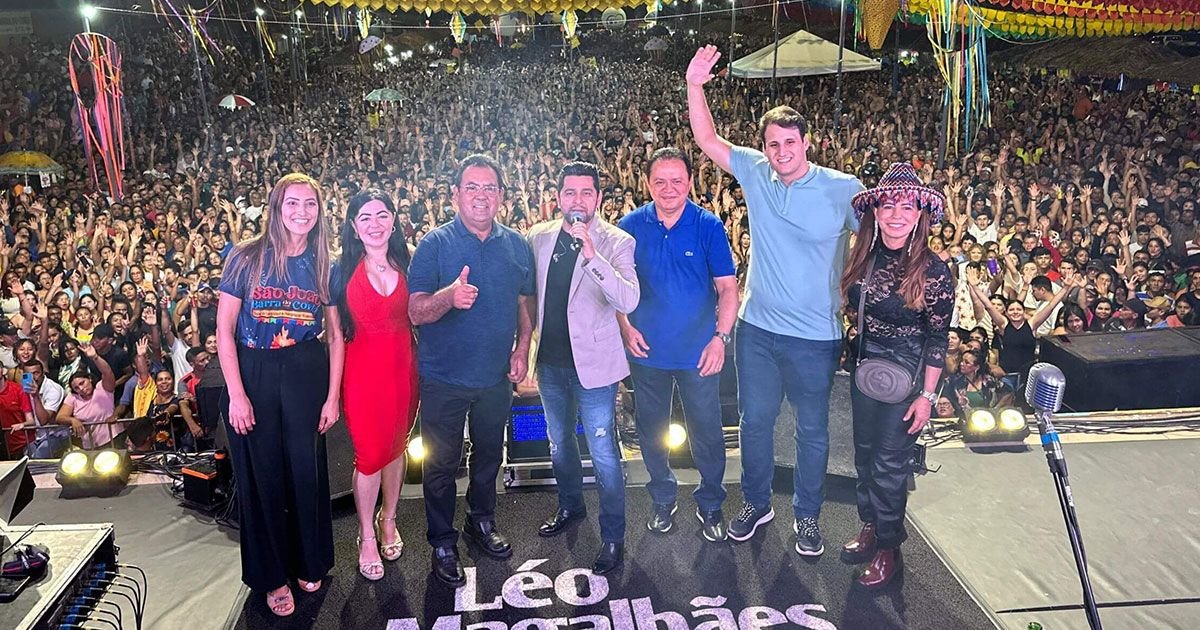 SÃO JOÃO: Léo Magalhães e Alanzinho Coreano arrastam um mar de pessoas em Barra do Corda