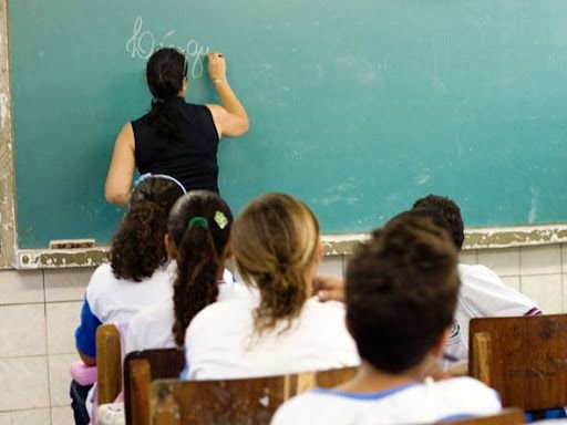 justica-condena-professora-no-