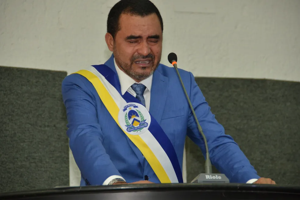 urgente-stj-afasta-por-seis-me