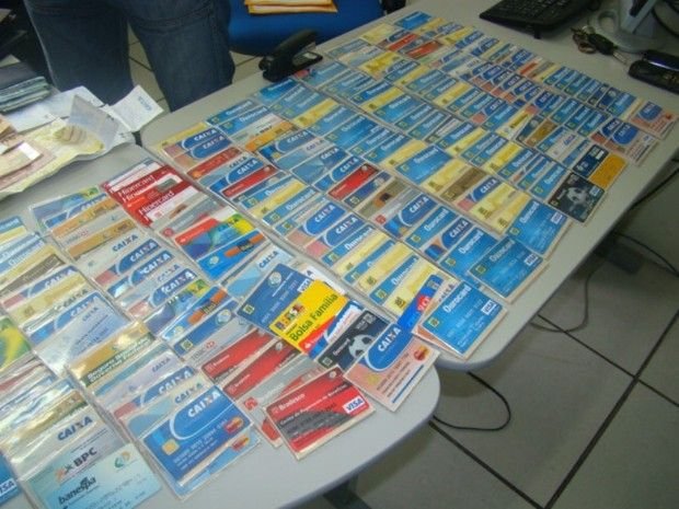 tres-pessoas-sao-presas-em-bar