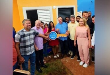 hildo-rocha-inaugura-conjunto-