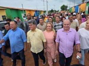 hildo-rocha-inaugura-conjunto-