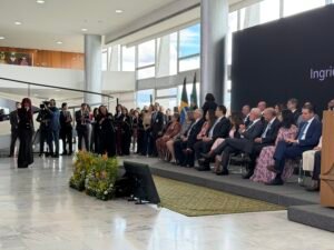 abigail-cunha-recebe-convite-d