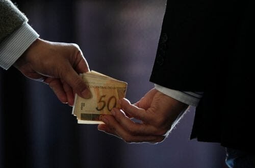 fe-na-boca-culpa-no-diabo-e-a-