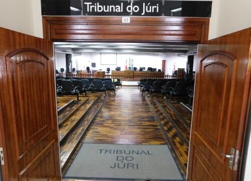 jurado-desafia-justica-de-barr