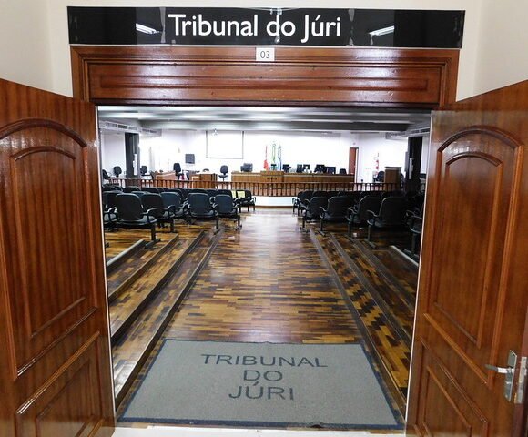 jurado-desafia-justica-de-barr