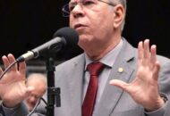 Hildo Rocha vota pela aprovação de piso salarial nacional para professores