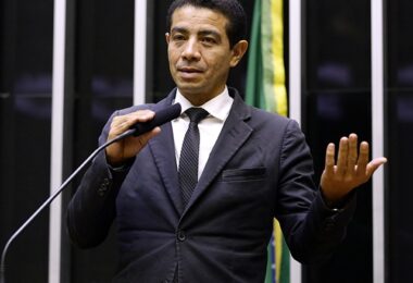 Deputado Pastor Gil destinou quase R$ 2 milhões para shows de Calcinha Preta, Mastruz com Leite e Tarcísio do Acordeon, diz TCU